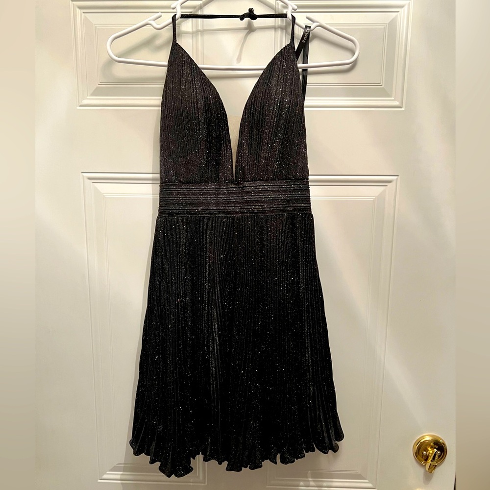 Jovani Black with Silver Shimmer V Neck Sequin Short Dress size 0 - Picture 2 of 4